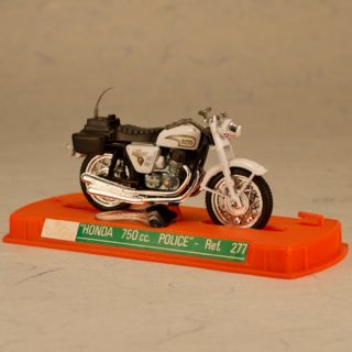 Alternative view of 西班牙 Guiloy公司 Honda 750 CC. Police Ref 277