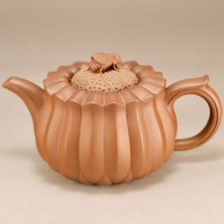 Alternative view of 中国 宣興砂工芸場製 茶壶