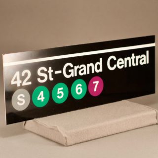 Alternative view of 纽约地下鉄 42 St-Grand Central 站台名（复制品）