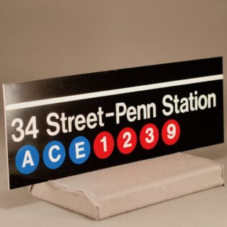 Alternative view of 纽约地下鉄 34 Street-Penn Station 站台名（复制品）