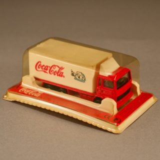 Alternative view of 法国 MAJORETTE公司 Truck Coca-Cola Delivery Truck 白色装卸台 泡罩包装 未開封