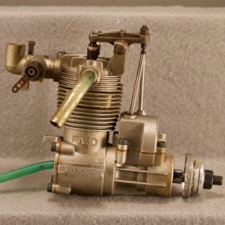 Alternative view of 斎藤製作所 SAITO FA-30 FOUR-STROKE CYCLE GLOW ENGINE 5 C.C.