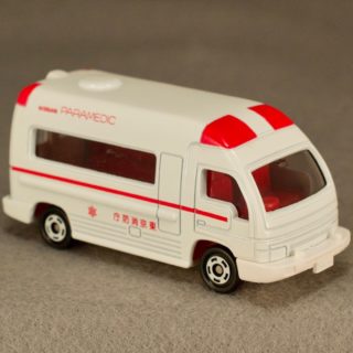 Alternative view of TOMICA公司 NISSAN  医生救护车