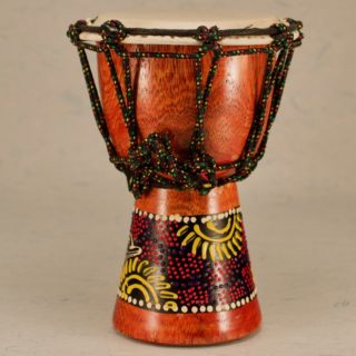 Alternative view of 中国雲南省 少数民族手工制作的山羊皮手敲鼓