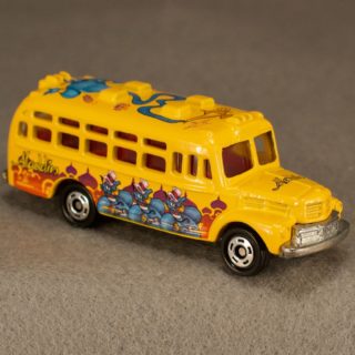 Alternative view of TOMICA公司 ISUZU 大篷车BUS