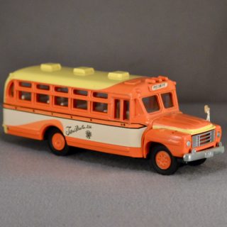 Alternative view of TOMICA公司 国産車 ISUZU 大篷车BUS  伊豆の踊子号 東海自動車(无原外盒)