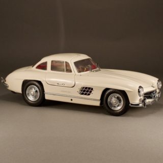 Alternative view of KYOSHO公司 1/18 MERCEDES BENZ 300SL