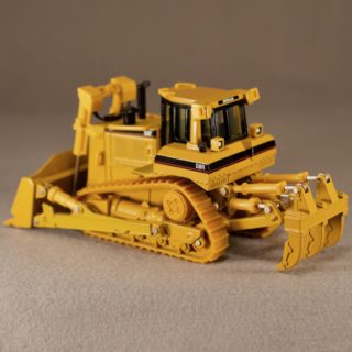 Alternative view of 美国 NORSCOT公司 1/50 Caterpillar CAT D8R系列