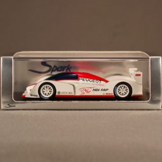 Alternative view of 中国 Spark公司 1/43 Peugeot 908 2006 白色/红色 S1270
