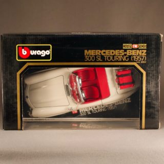 Alternative view of 意大利 BURAGO公司 1/18 MercedesBenz