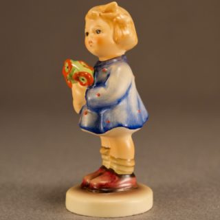 Alternative view of 德国 Goebel公司 Girl With Nosegay