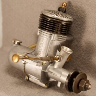 Alternative view of 美国 K&B  Glow Engine(引擎）TORPEDO