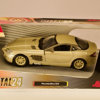 Alternative view of 德国 Schuco公司MercedesBenzSLR 1/24 奔驰 SLR METAL 1/24