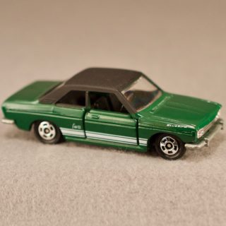 Alternative view of TOMICA公司 NISSAN   blue bird510 SSSクぺ