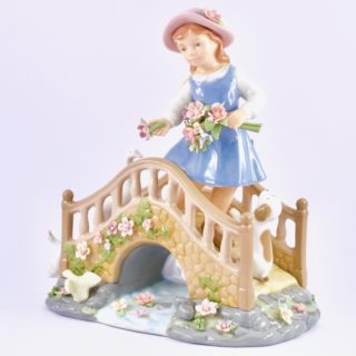 Alternative view of Cosmos Gifts 桥上的花季少女和小动物们