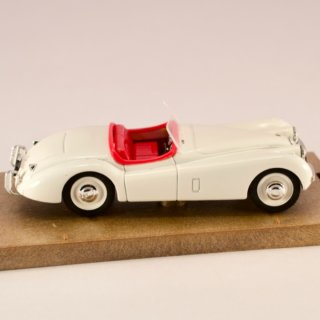 Alternative view of 意大利Brumm  JAGUAR XK120 HP 160 3.5Lt. 1948