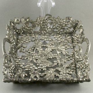 Alternative view of 加拿大Seagull Pewter  錫製花篮