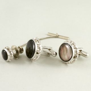 Alternative view of 银制黑蝶贝袖扣领带扣套装