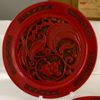 Alternative view of 東華堆朱錦鳳堂  仙臺銘産 芭蕉之辻  装饰盘三件套