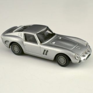 Alternative view of 旧西德Praline法拉利 Ferrari GTO   W. Germany  银色