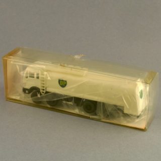 Alternative view of 旧西德ROSKOPF MINIATURMODELLE BP  油罐车 奔驰MERCEDES-BENZ 3333 W. Germany 1/87
