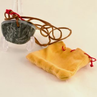 Alternative view of 加拿大手刻肥皂石项链  OCTOBER SOAPSTONE FALLING LEAF INDIAN CALENDER